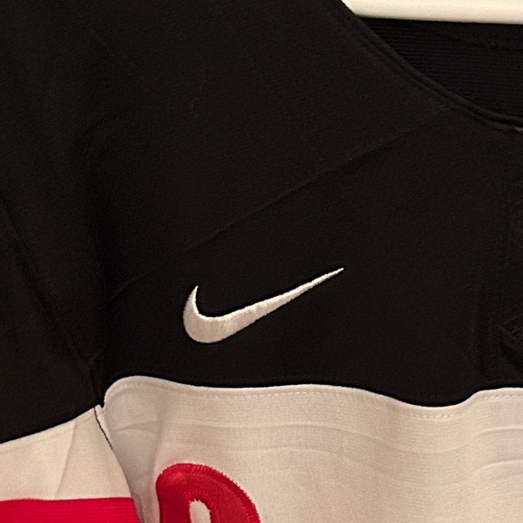 Team Canada Zach Fucale #31 Autographed Hockey Jersey, Men’s size S - Picture 2 of 13